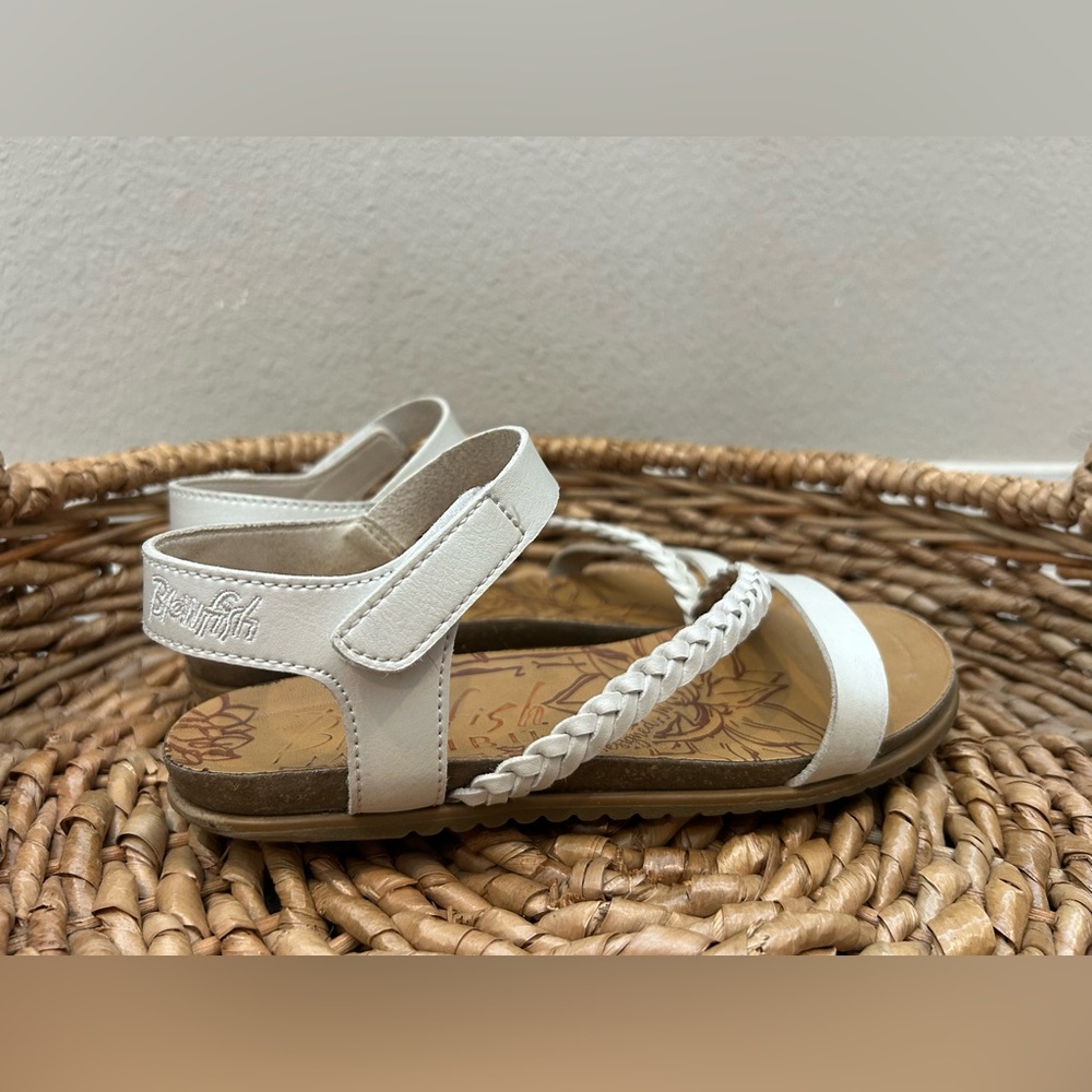 Girls Blowfish Malibu White Velcro Strap Sandals, size 2